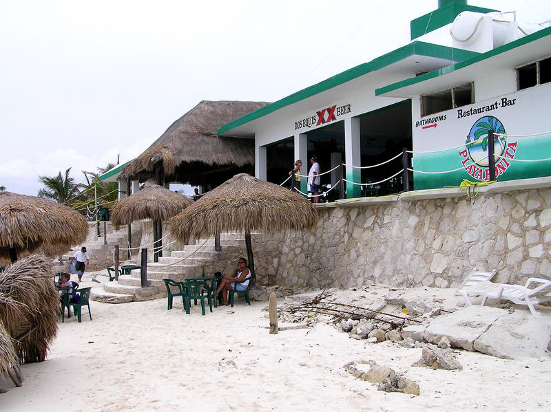 A better beach bar, further up the eastern coast. (108k)