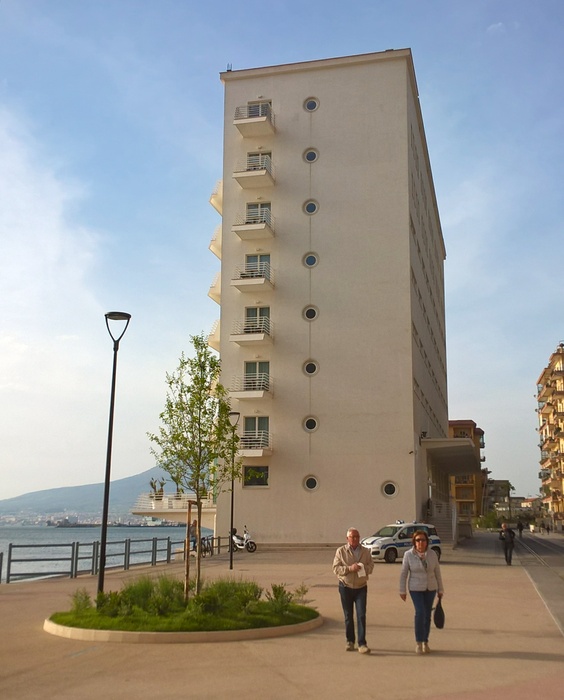 The hotel in its prime position on the beach and at the end of the new promenade in Castellammare di Stabia. 