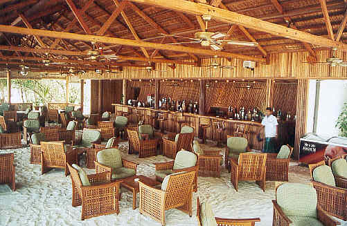 The empty bar early in the morning (37k)