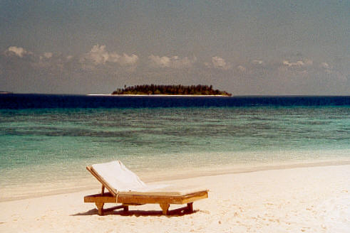 On the beach outside our room - the Robinsion Crusoe island in the distance. (34k)