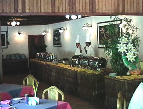 Breakfast in the dining room. (30k)