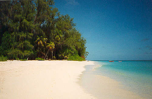 the main beach in front of our room. (24k)