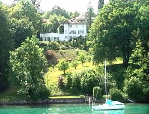 ....with a view of some very posh houses on the banks of Lake Lucerne.