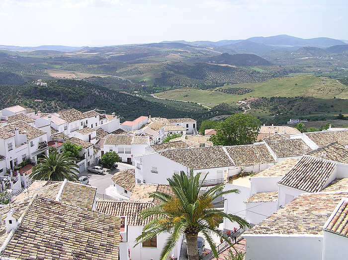 The rooftops of Zahara, looking east towards our long second day's walk. (96k)