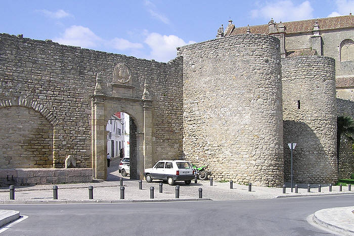 Entering Ronda.  (101k)