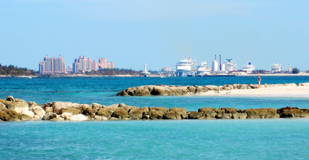 Just visible at the left-hand end of the previous photo, the massive pink 'Atlantis' hotel, and five cruise-ships tied up in Nassau Harbour.