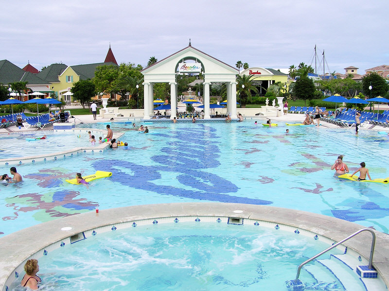 The French Village pool, with its swim-up pool bar at the far end. (174k)