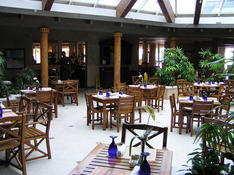 Dining tables in the main lobby at Reflections restaurant. (189k)