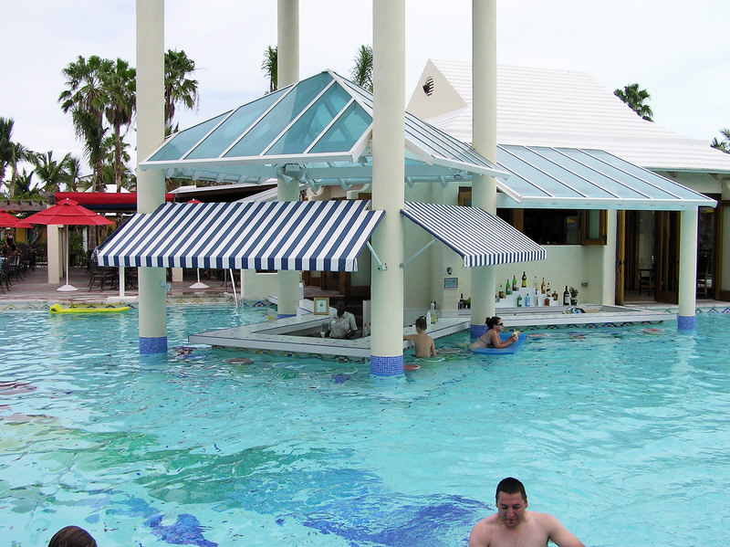 Cascades pool swim-up bar. (177k)