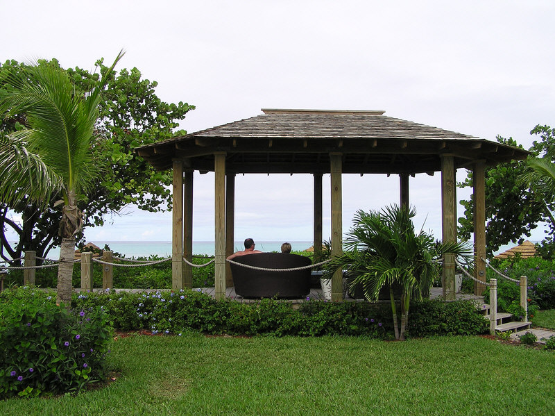 There were relaxation pavilions along the sea-front.  (187k)