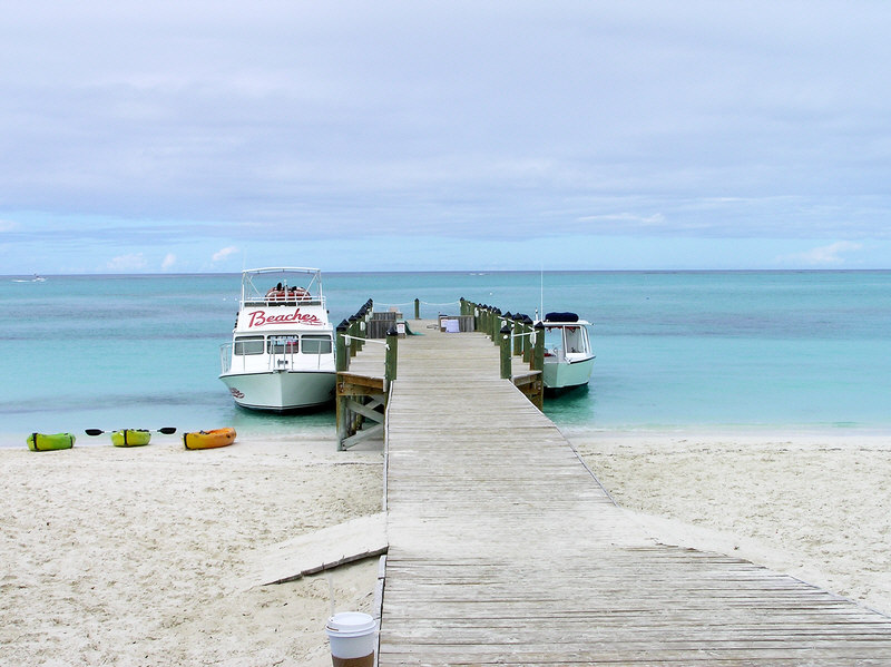 Beaches jetty, with a dive boat on the left and the snorkelling trip boat on the right.  (109k)