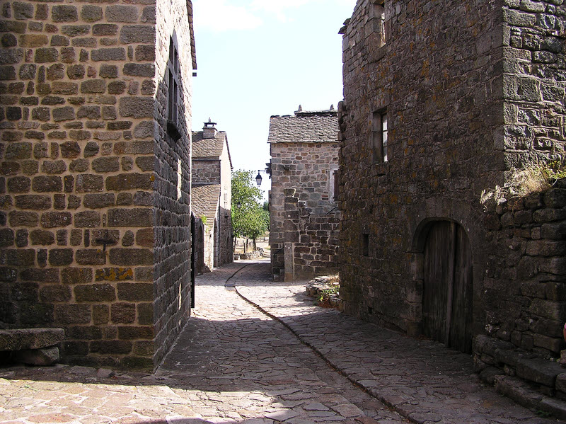 There are really only two main streets in the village - this is the other one. (189k)