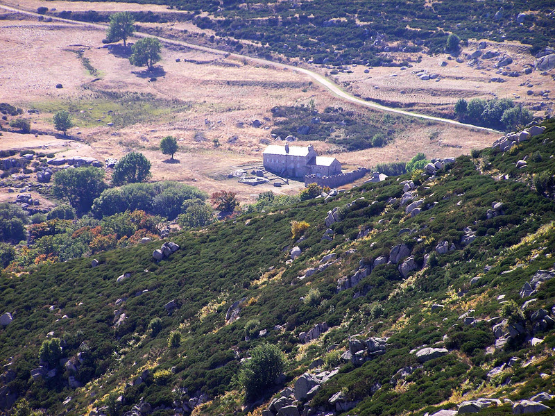 Part of the mostly abandoned hamlet of Gourdouse from the west.  (271k)