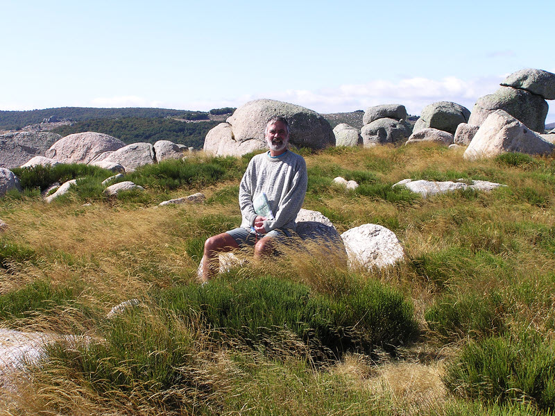 A brief rest at the high point in a cold northerly wind.  (216k)