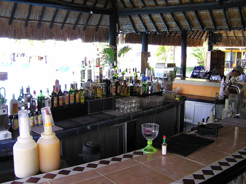 Pool bar area. (96k)
