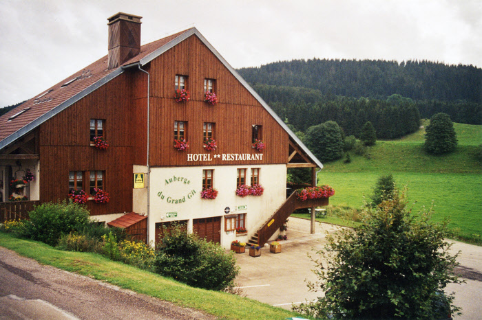 The Auberge du Grand Gît in Chaux-Neuve (35k)