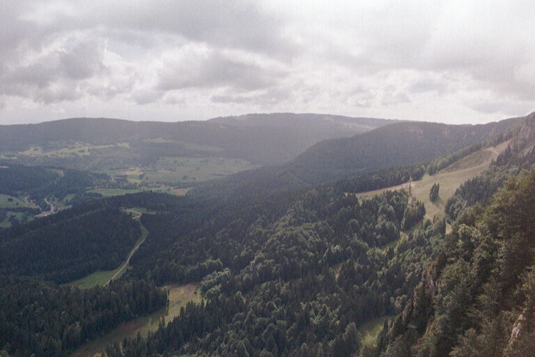 Lots of ski runs under Mont d'Or (38k)