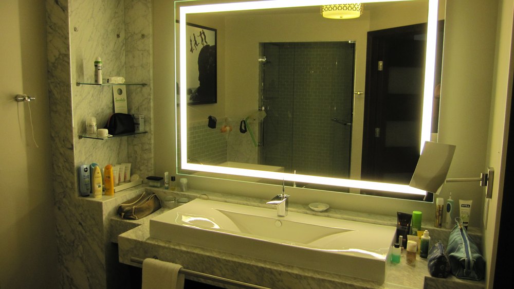 Washbasin and mirrors.