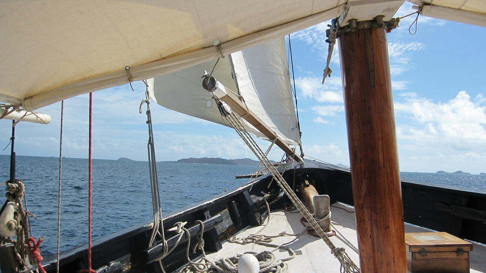 After a light breakfast, we're under sail towards Mayreau.