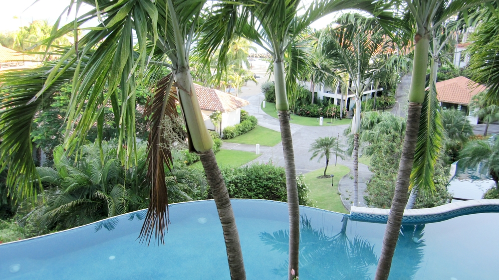 The path out to the beach and the Quiet Pool.  The Colombian Emeralds shop at the right.