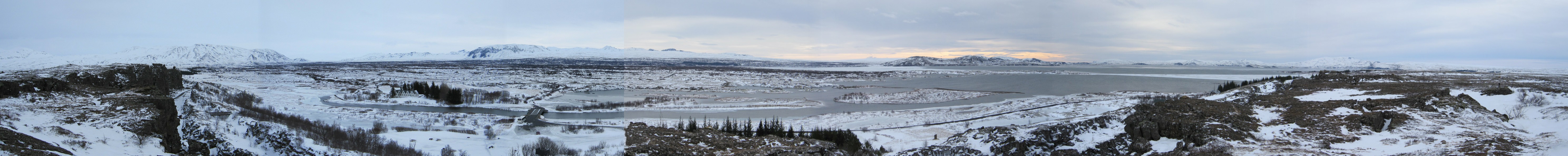 Panoramic 180° view over the Þingvellir National Park and the Þingvallavatn lake.