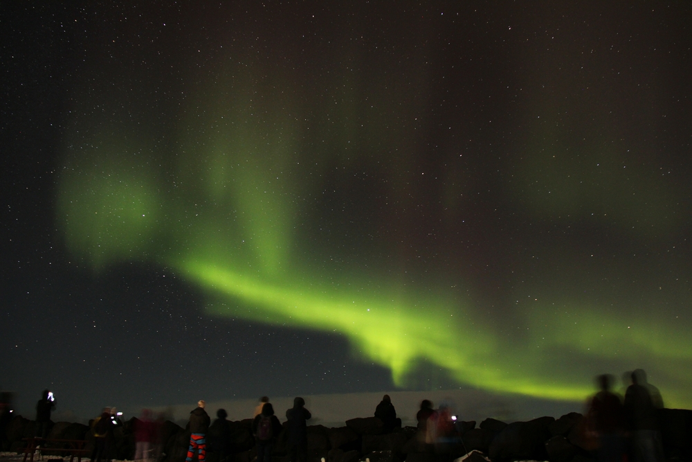 The display continues, becoming even more Intense greeny-yellow, and starting to move and change quite perceptibly.