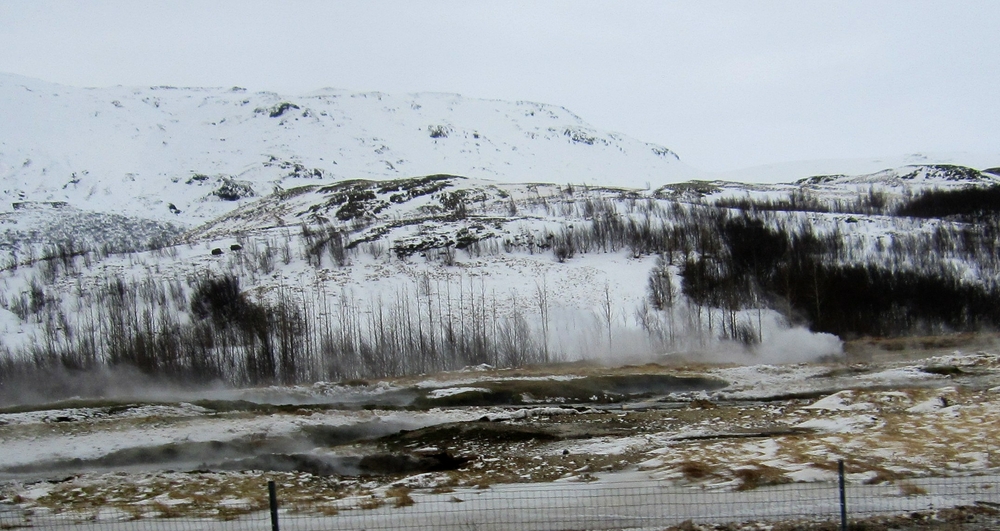 More clouds of steam drifting across the landscape - this time near the Geysir and Strokkur geysers.