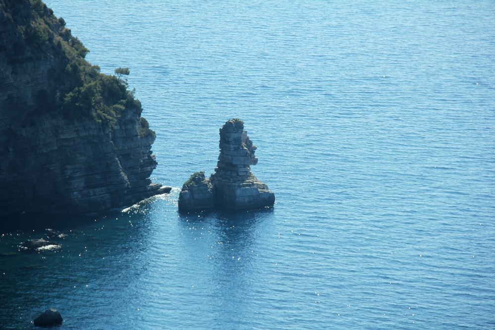 Rocks looking like a man's head. 