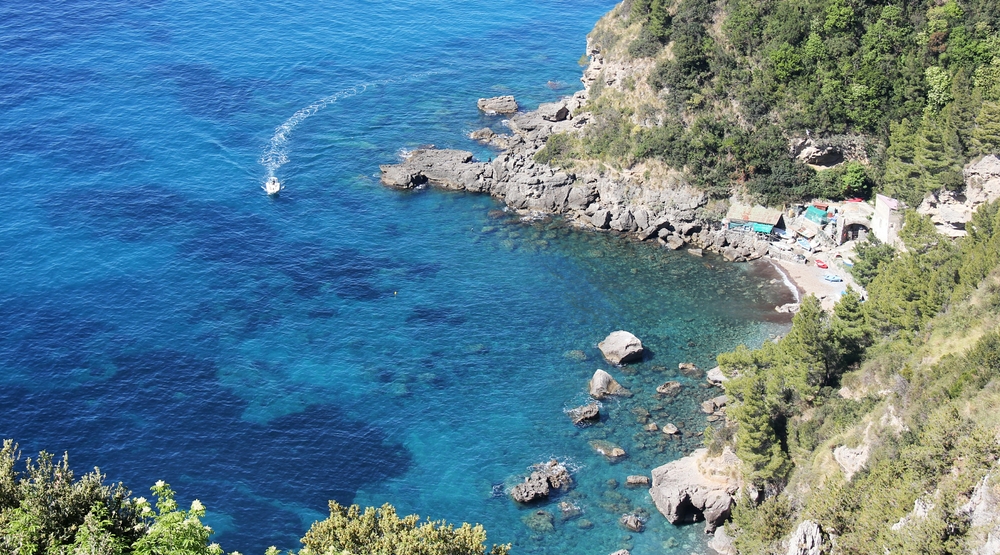 We couldn't see how the people living here get down the steep cliffs from the road above - perhaps the only way in is by boat... 