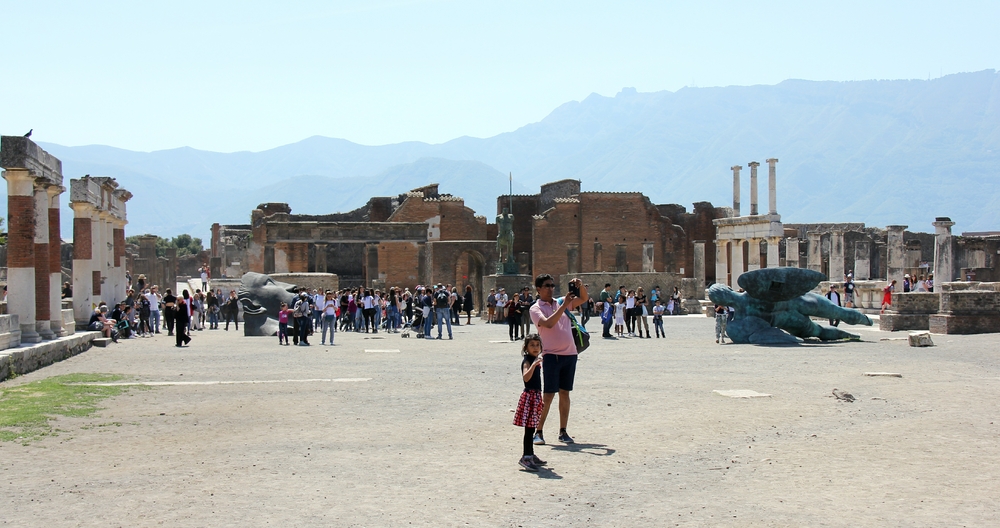 The main forum, with the Temple of Vespasian off to the left, and the Temple of Apollo on the right.