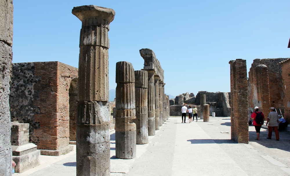 I think this was the Basilica, off the main forum.