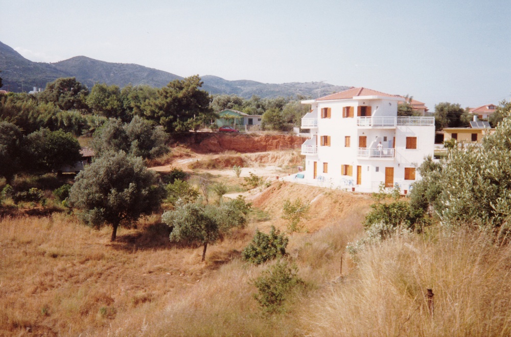 Makis Studios from the rear - Linda just visible on the balcony of our studio, to the right on the first floor.  Nightingales 
          sang in the valley to the left, below our balcony.