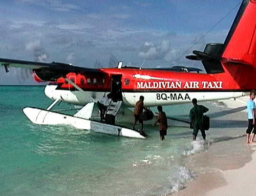 Unloading the air taxi at Ari Beach - the sea was a bit choppy, so the pilot reversed up to the beach, since
            the pontoon would have been a bit interesting.