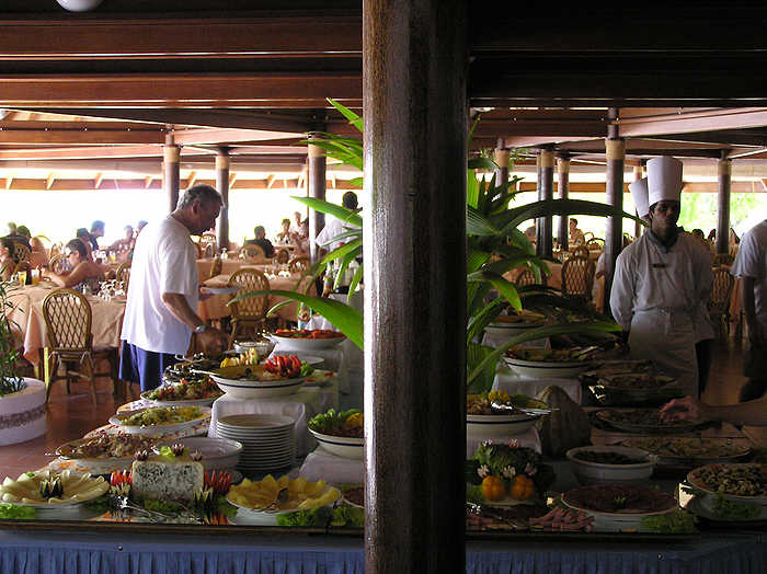 Always a good selection of fresh food, buffet-style.  (65k)