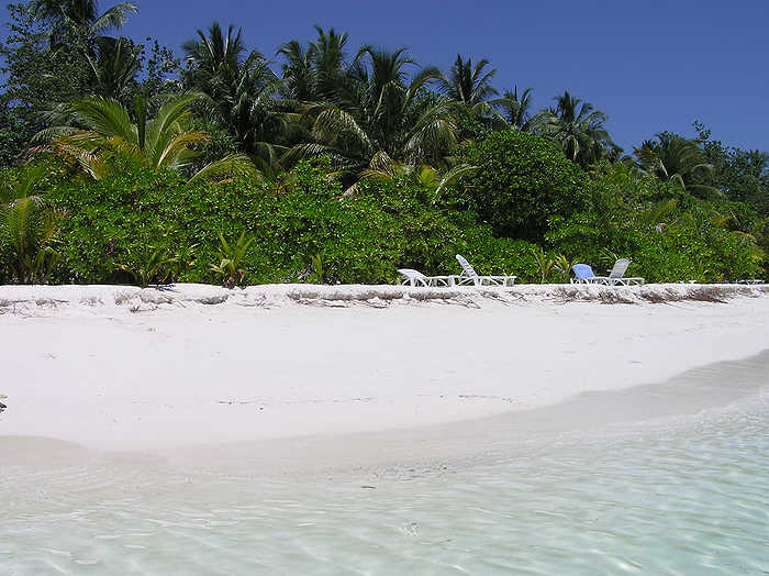 The beach just outside our room.  (62k)