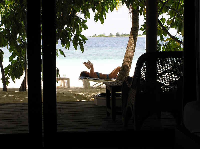 Looking out from our room over the beach to the sea.  (96k)