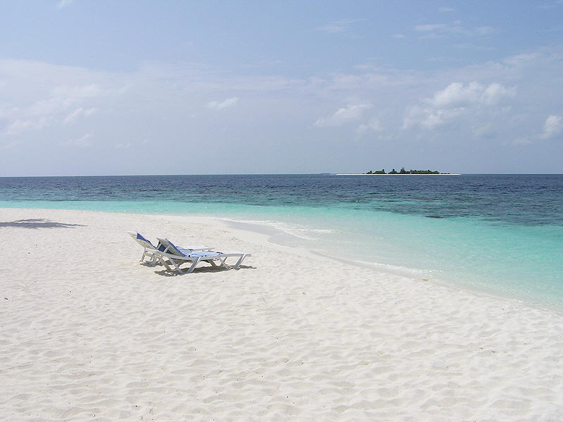 Perfect soft white coral sand beach overlooking the blue Indian Ocean. (58k)