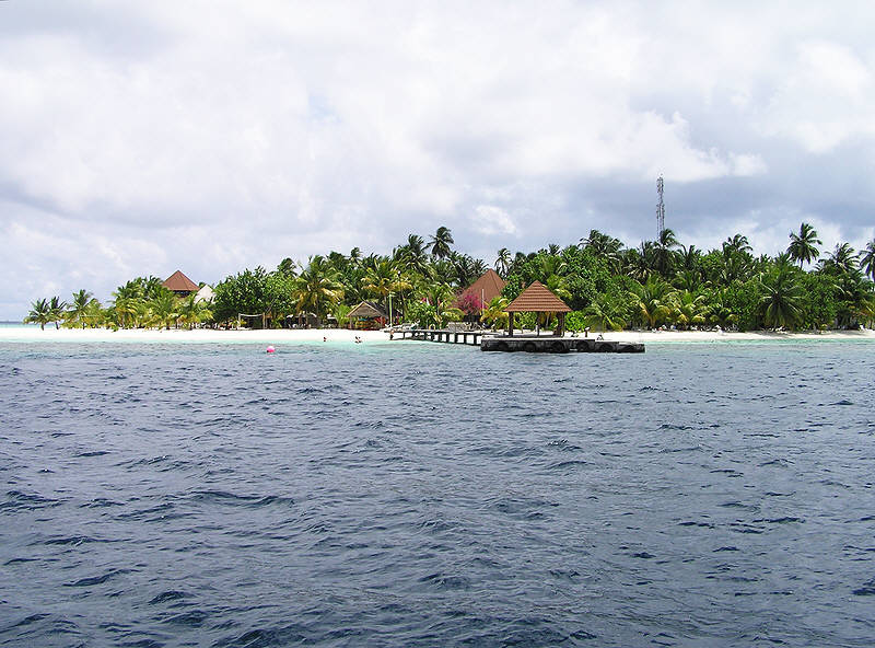 Time to leave Athuruga. (98k)