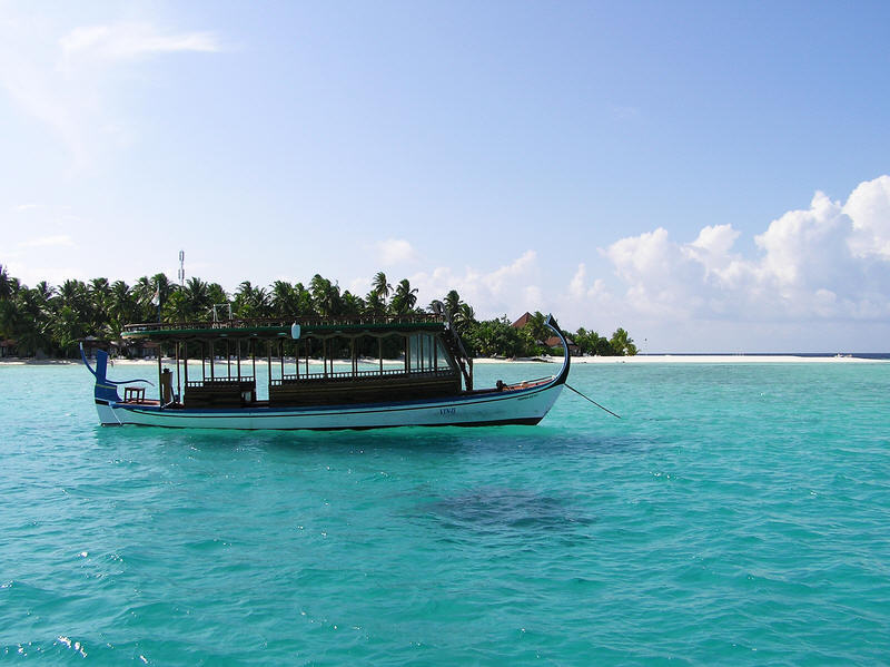 Waiting offshore for our seaplane at the end of our week at Athuruga. (77k)