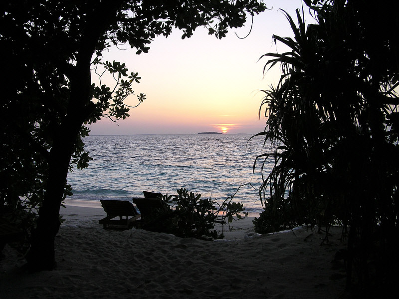 Sunset from the beach outside our room. (136k)