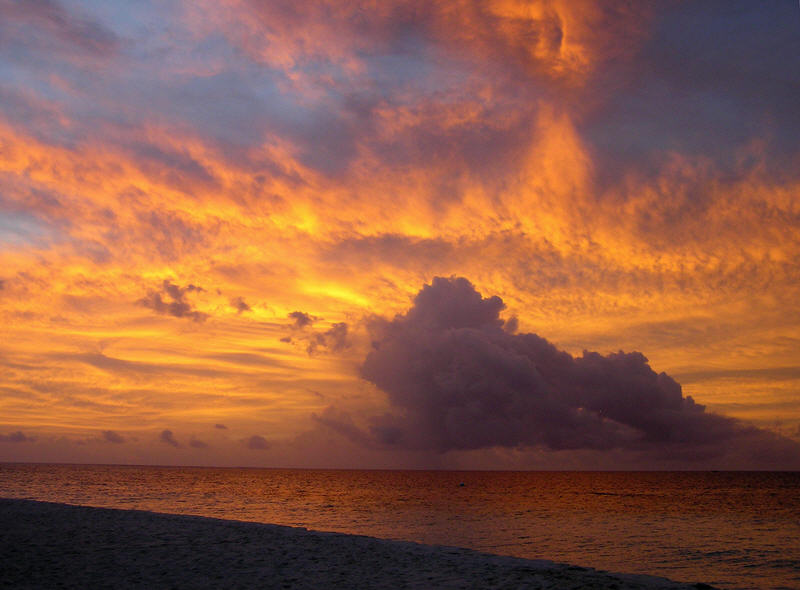 Glorious sunset from the beach in front of our room.   (68k)