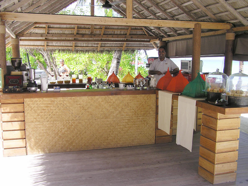 The beach bar, with masses of sandwiches, cakes, snacks, etc laid out.  (116k)