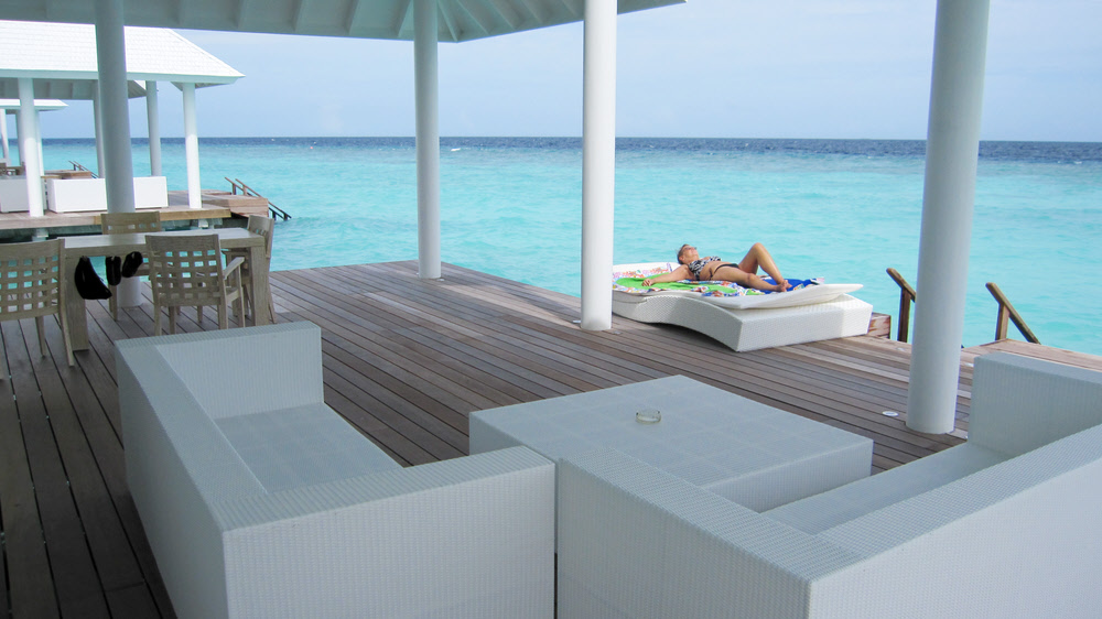The water villa's spacious deck area. (153k)