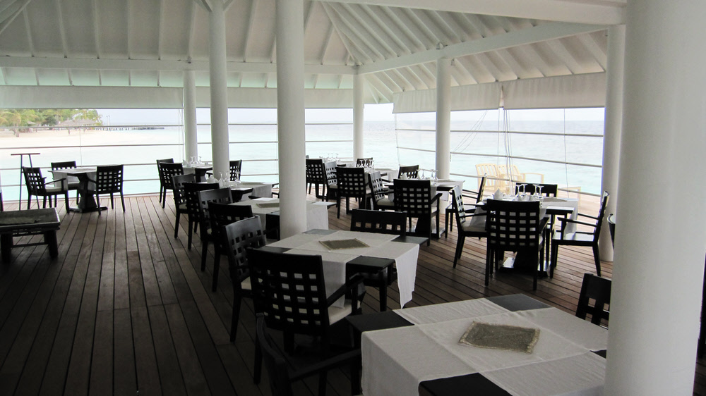 Restaurant area. (153k)