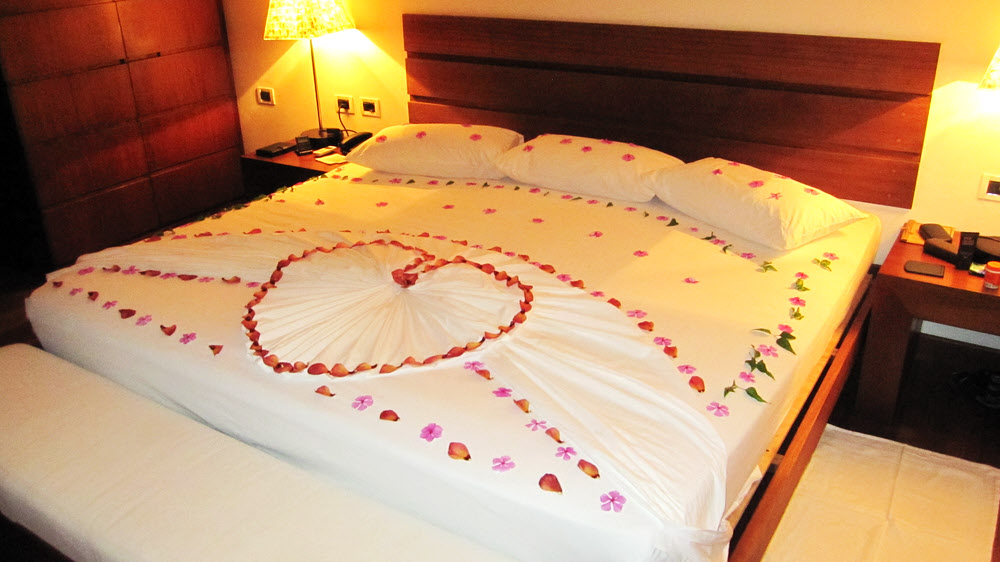 Towards the end of our stay, our room boy decorated our bed beautifully with bougainvillea and hibiscus.