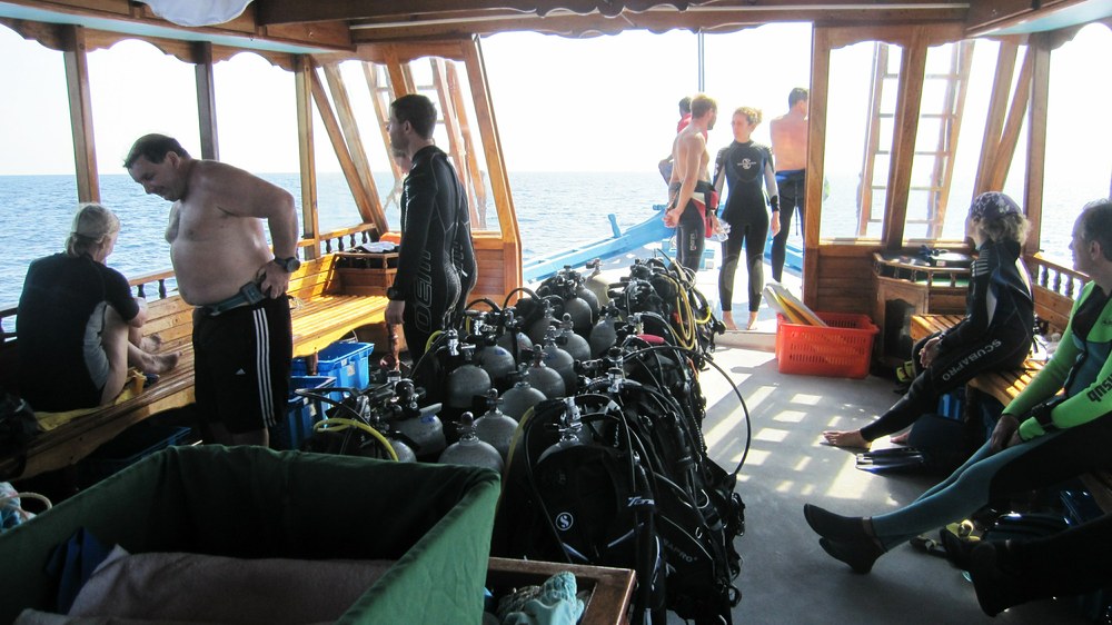 On the dive boat on the way to Kuda Miaru Thila. 