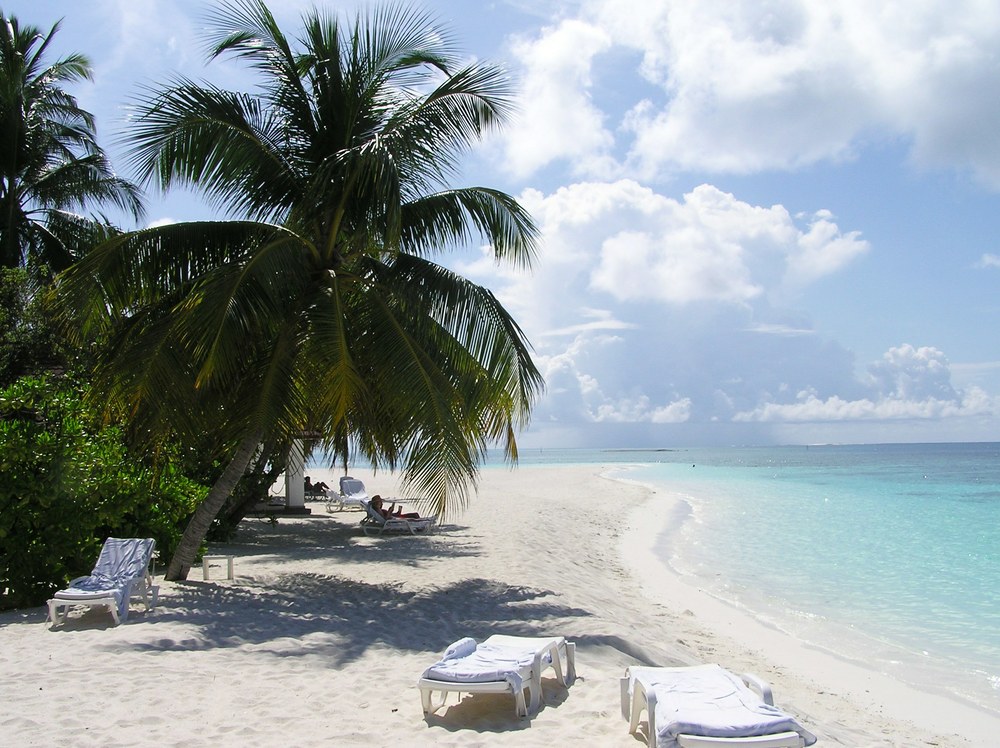 The beach to the left of our room, looking north-west.