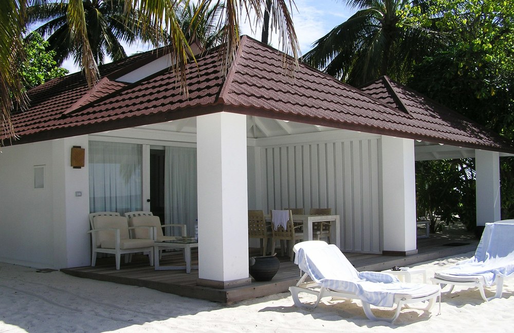 One of the new 'Junior Suites'. They've enclosed the old veranda to create an indoor seating area, and built a new veranda at the front.