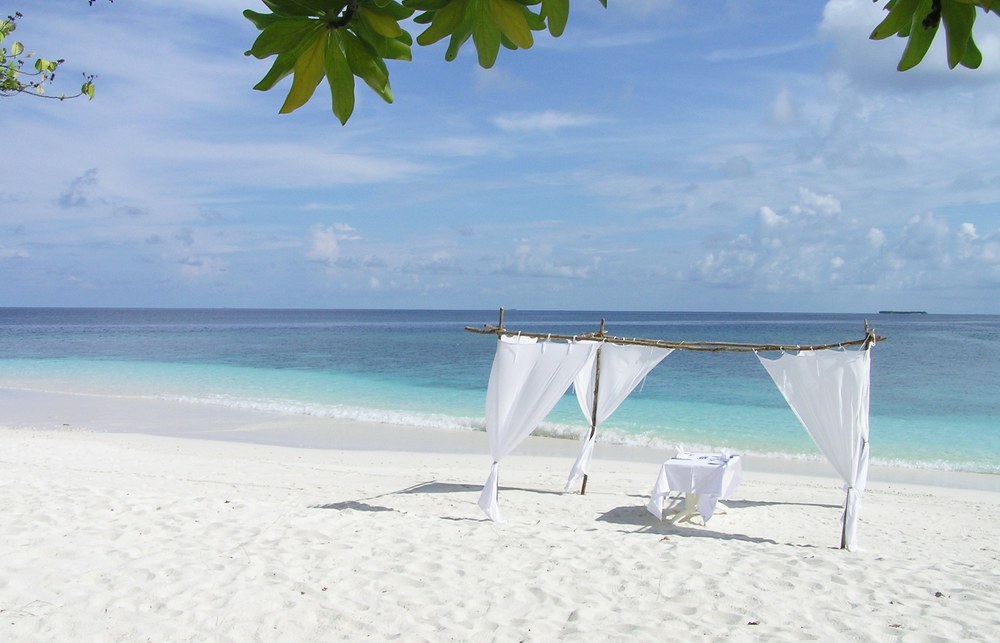 You can choose to eat your evening meal on the beach under the stars. Lobster dinners are available.