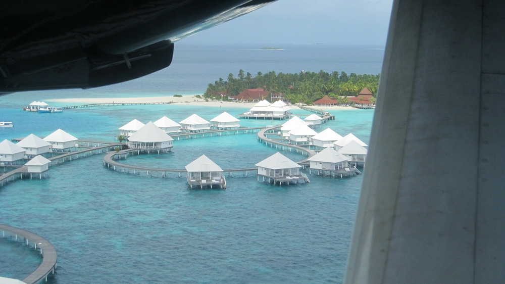 Coming in to land in the lagoon at Thudufushi.